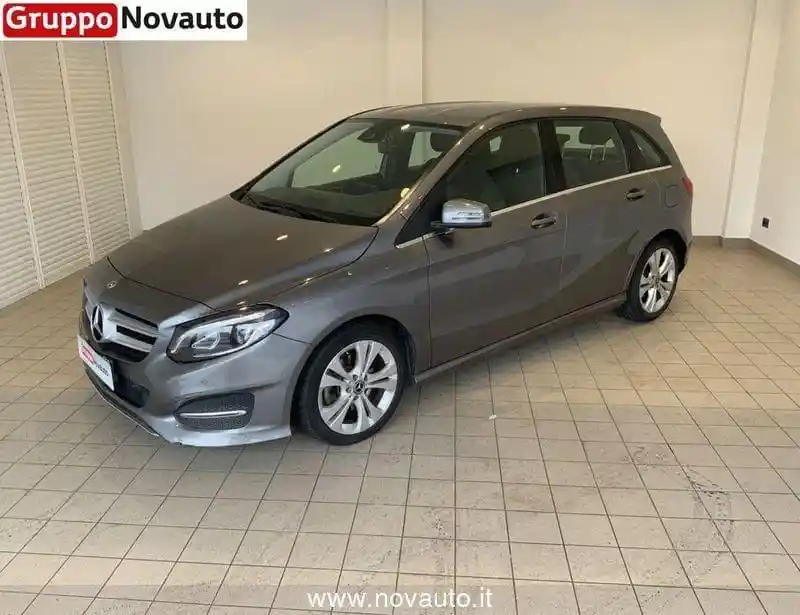 Mercedes-Benz B 200