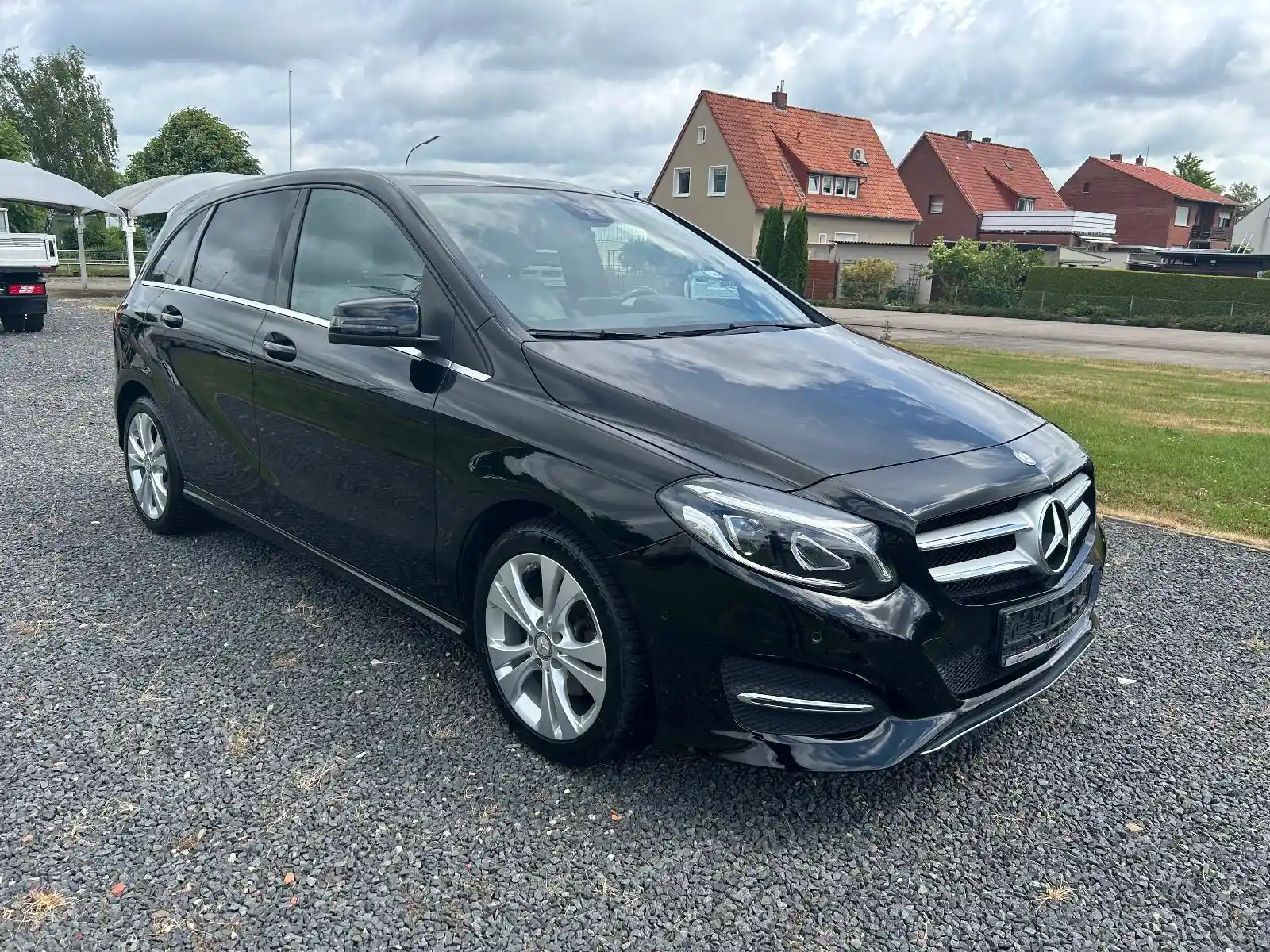 Mercedes-Benz B 180