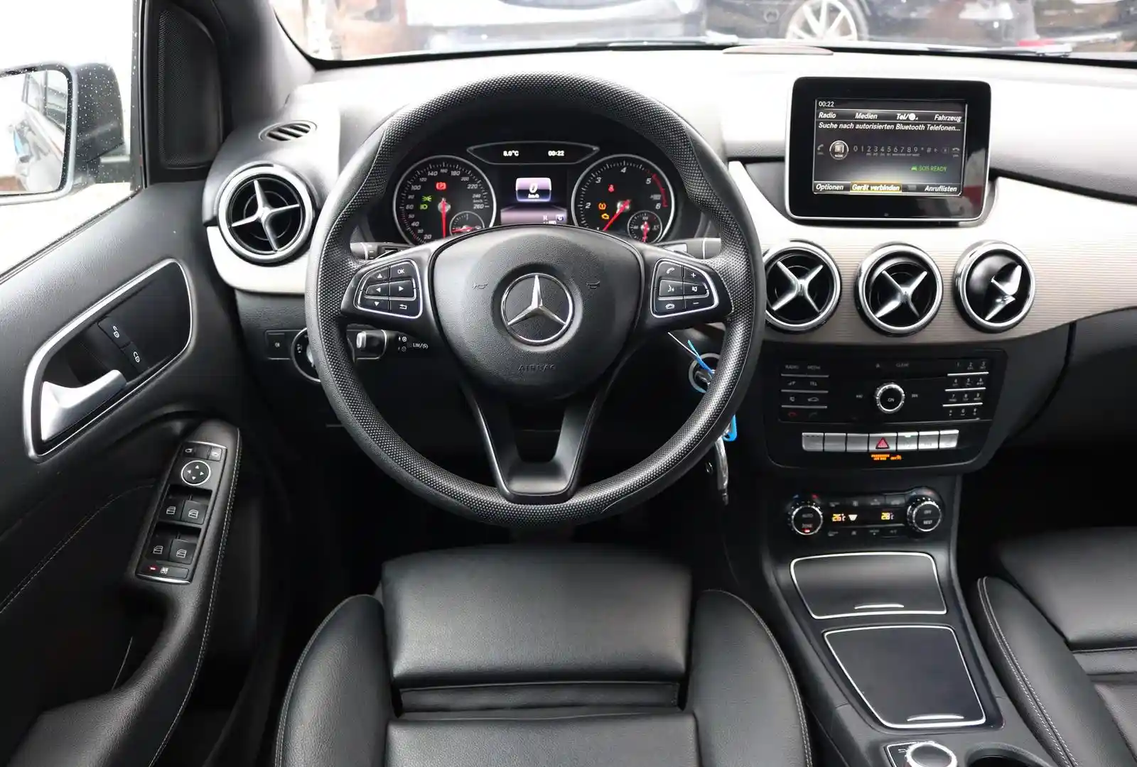 Mercedes-Benz B 180