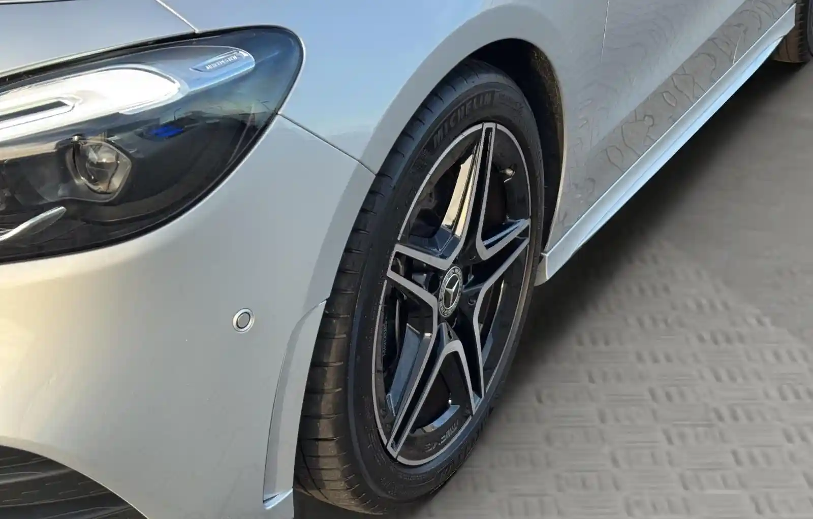 Mercedes-Benz B 220