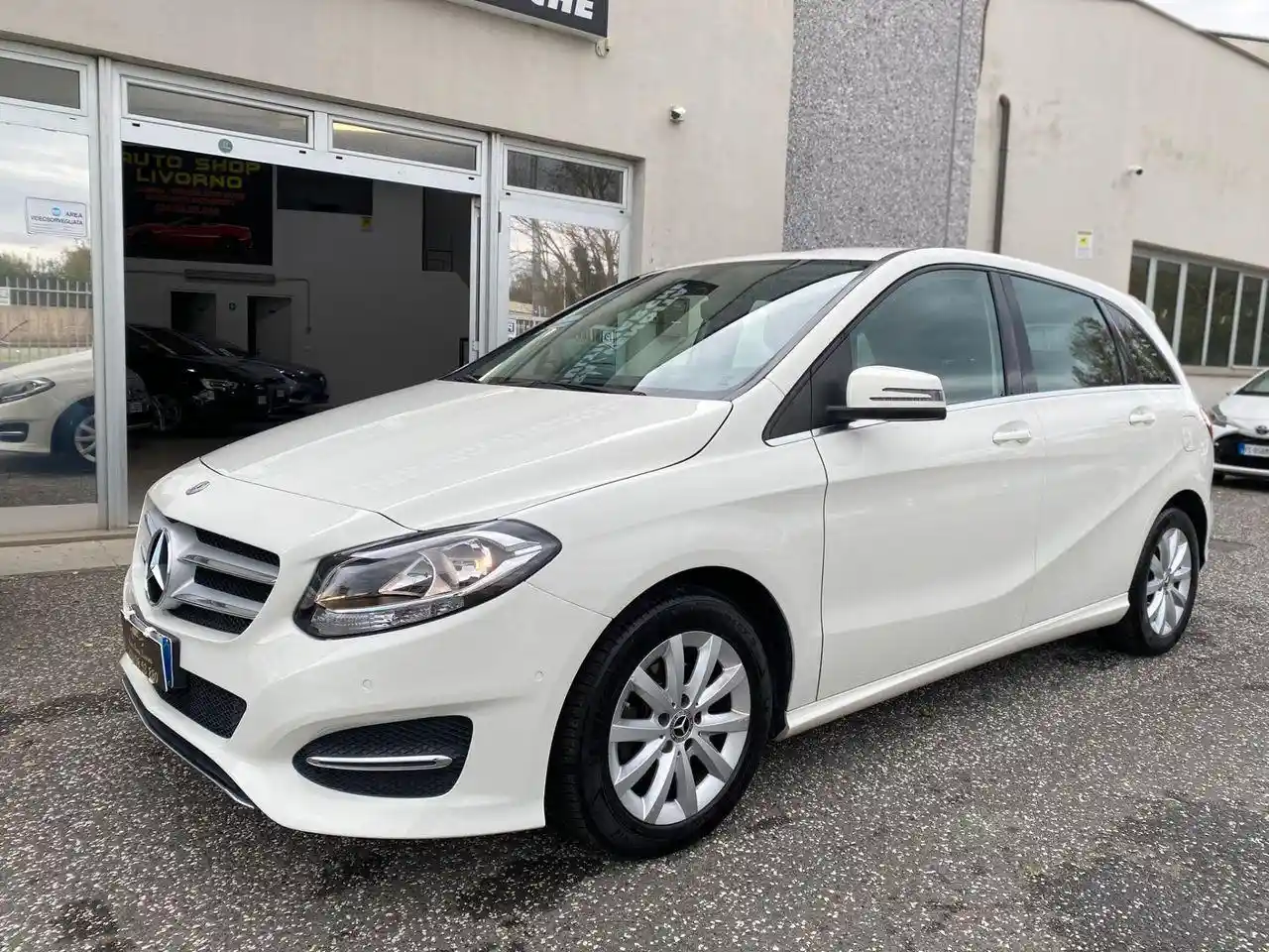 Mercedes-Benz B 180
