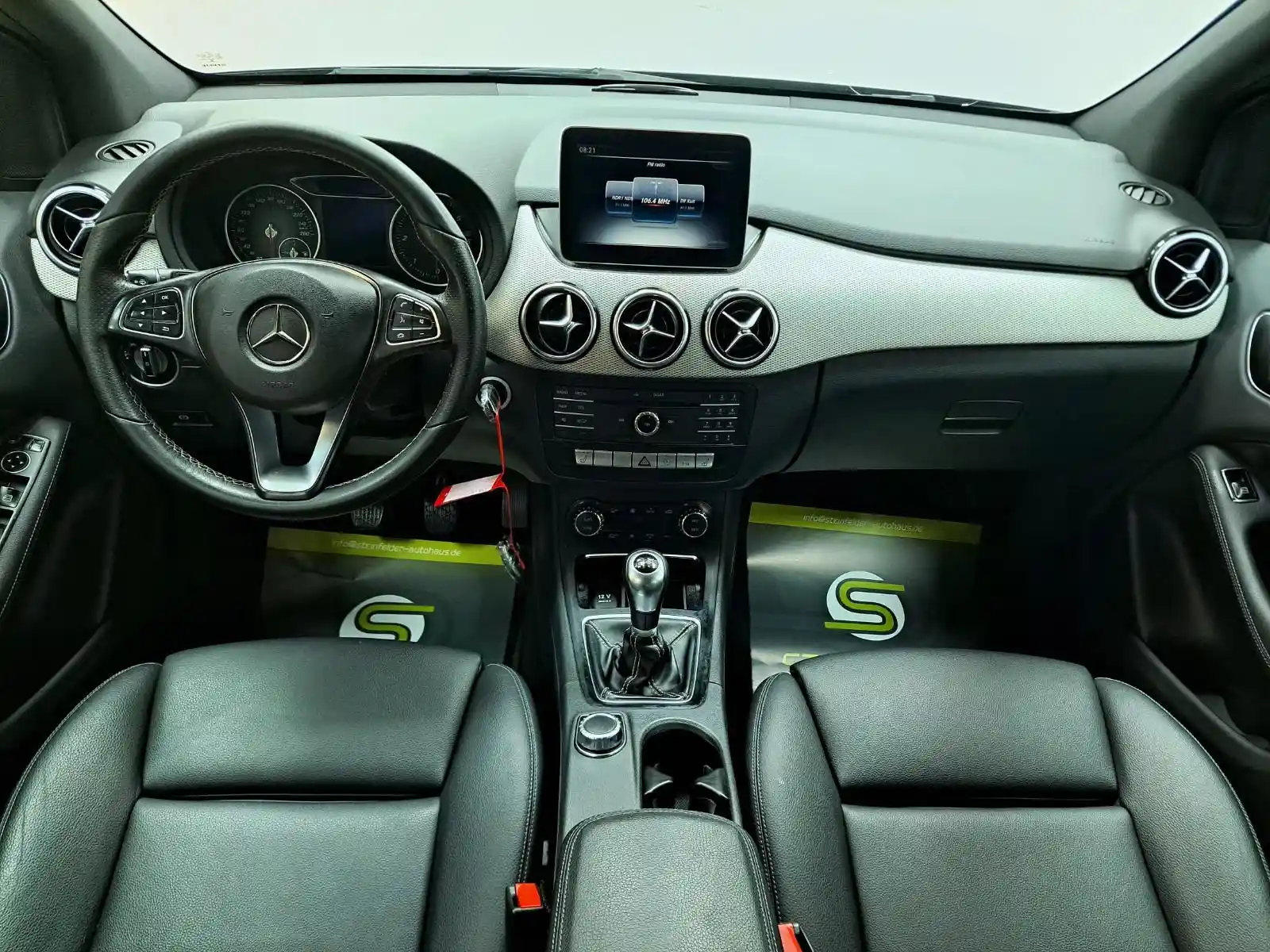 Mercedes-Benz B 180
