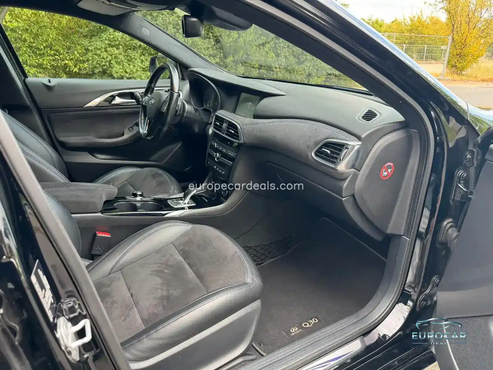 Infiniti Q30