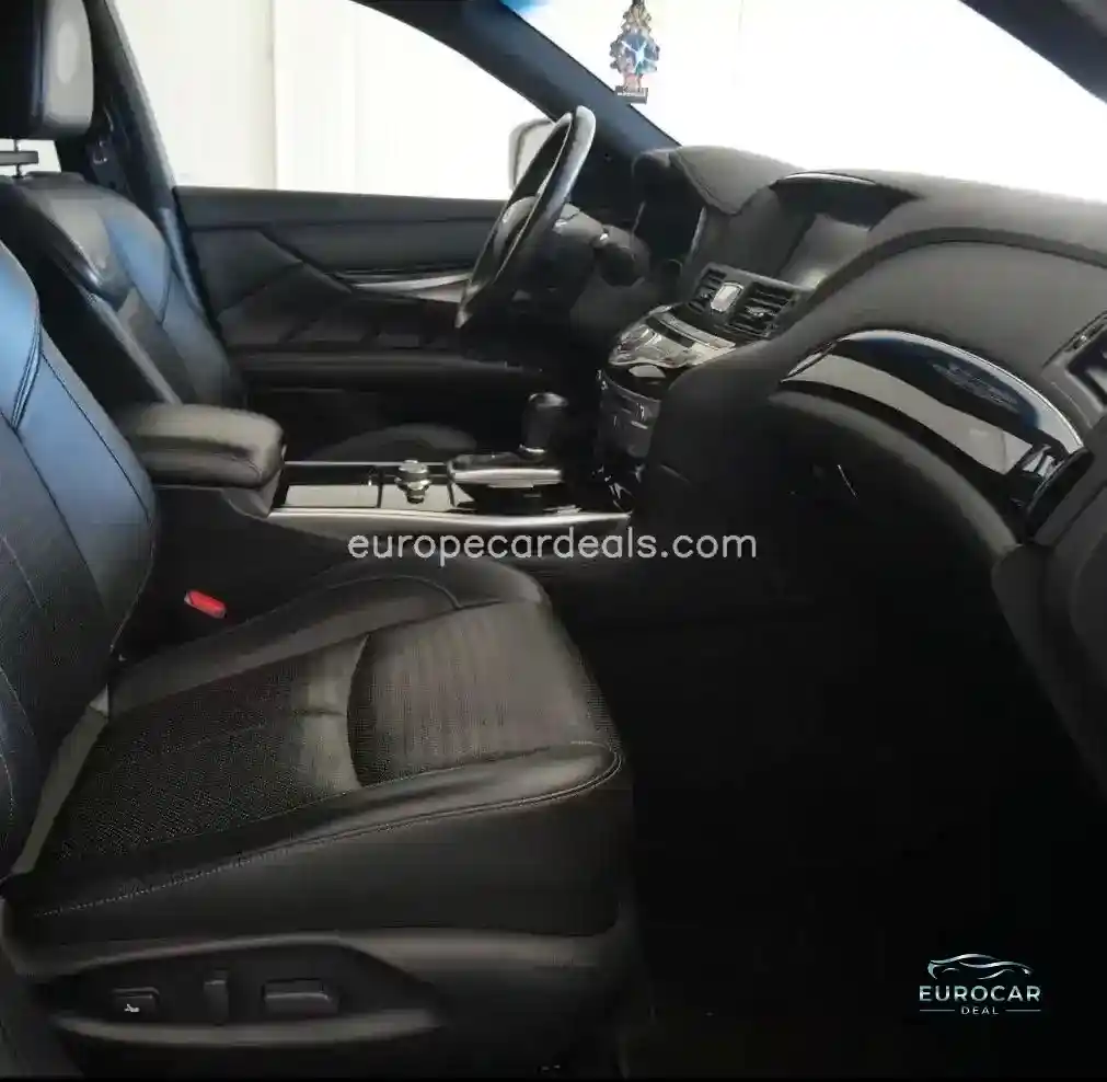 Infiniti Q70