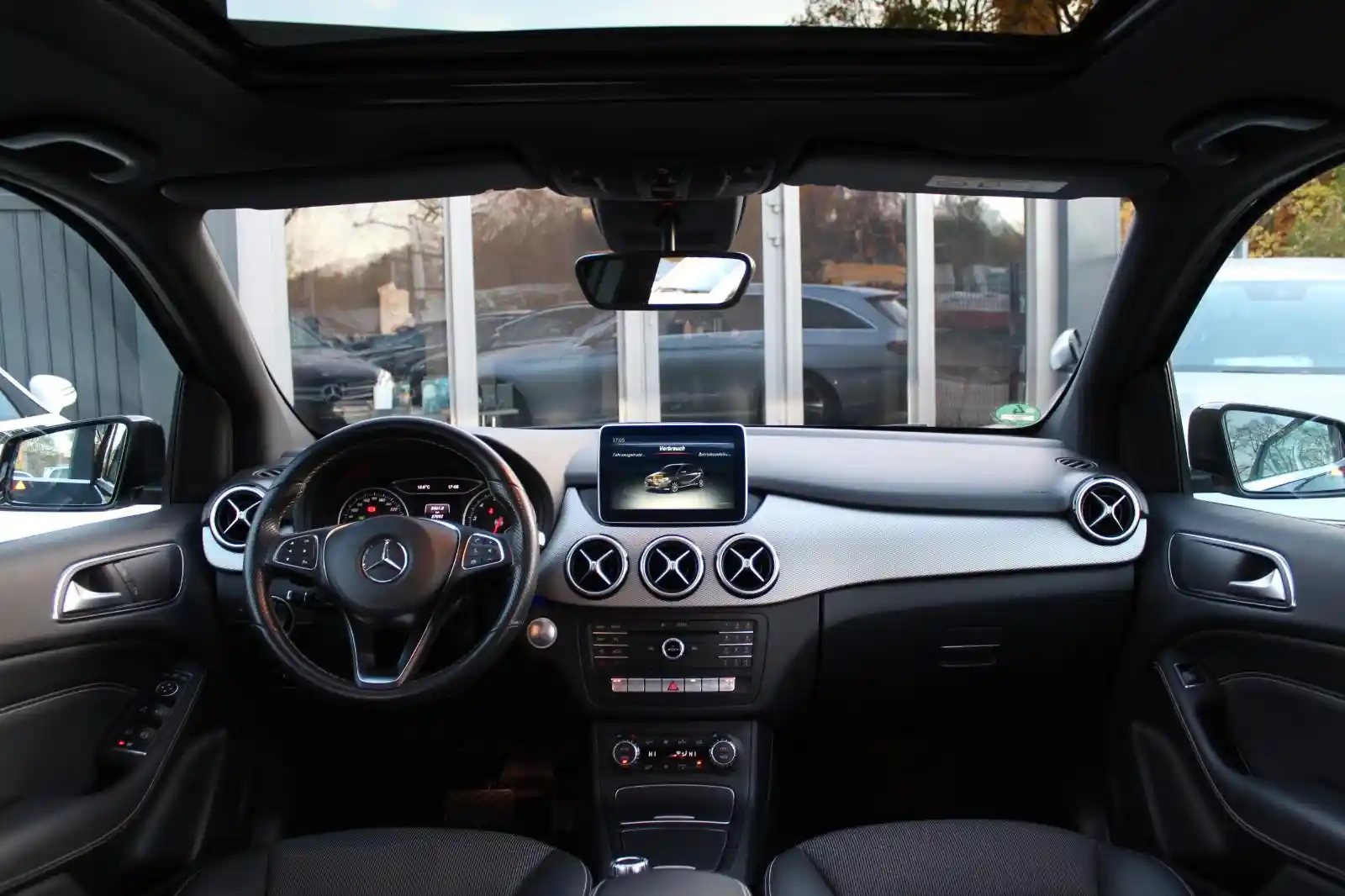 Mercedes-Benz B 180