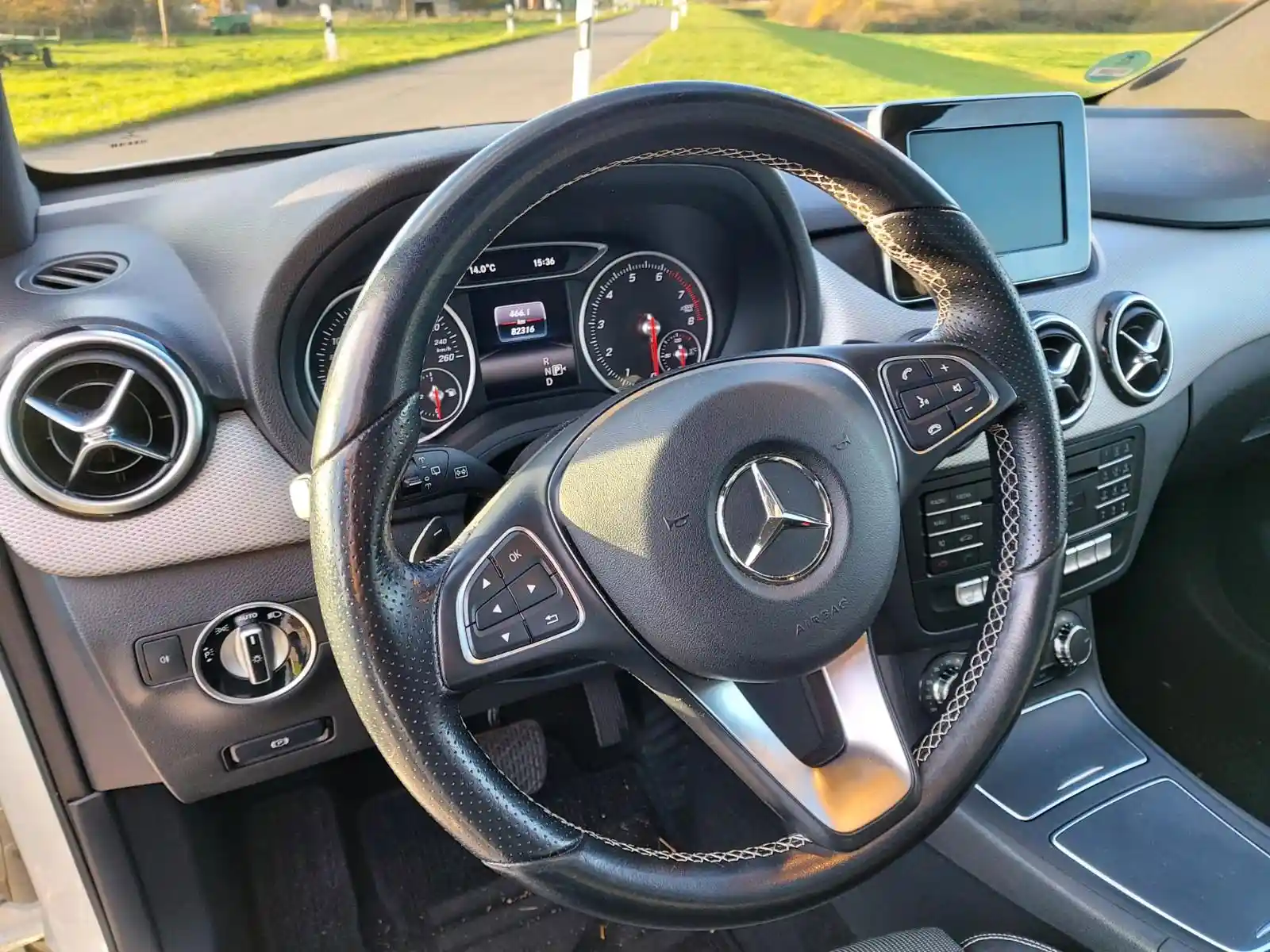 Mercedes-Benz B 180