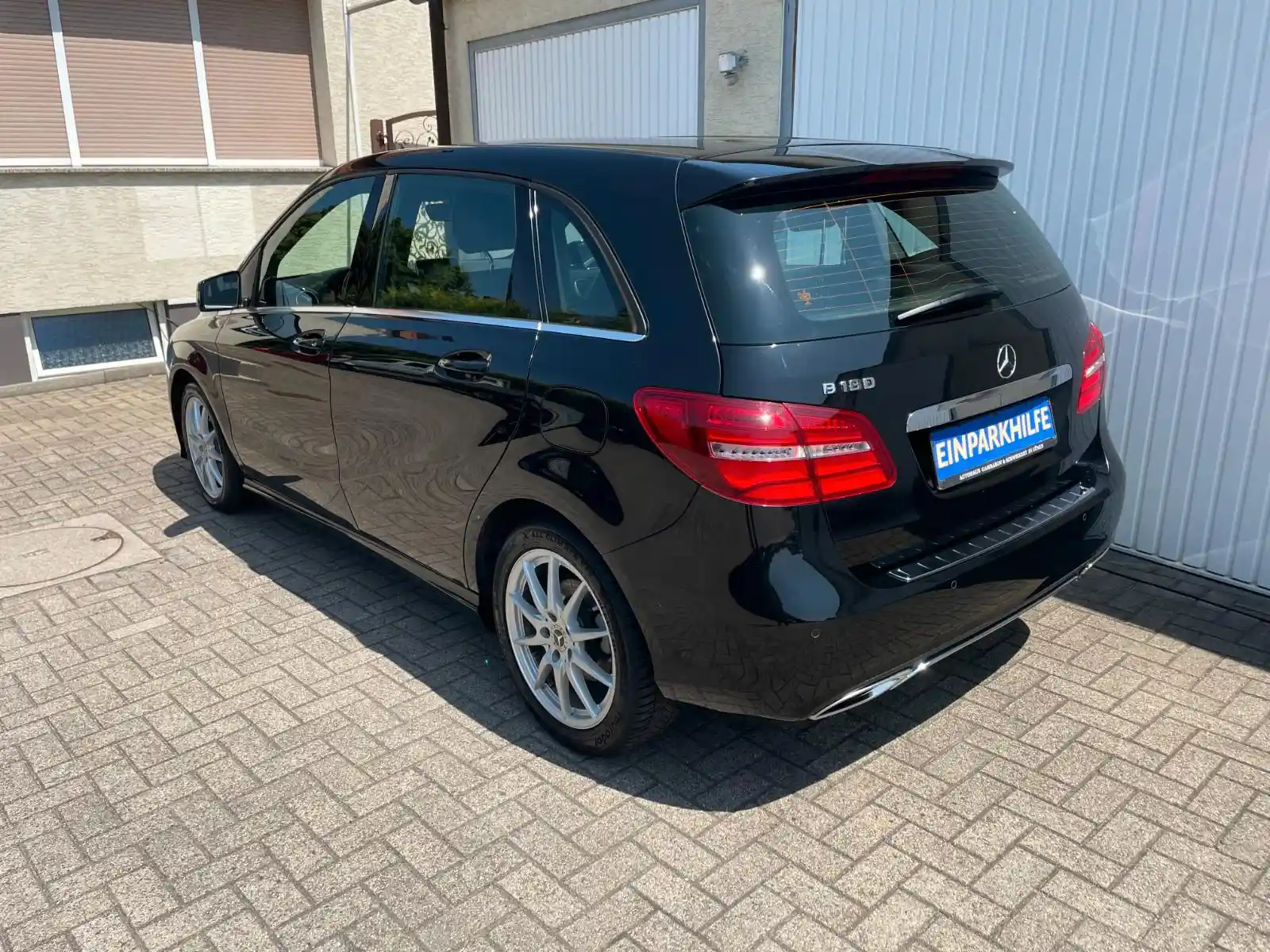 Mercedes-Benz B 180