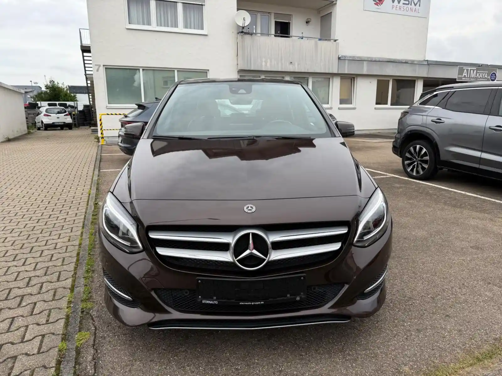 Mercedes-Benz B 180