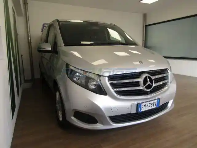 Mercedes-Benz V 200