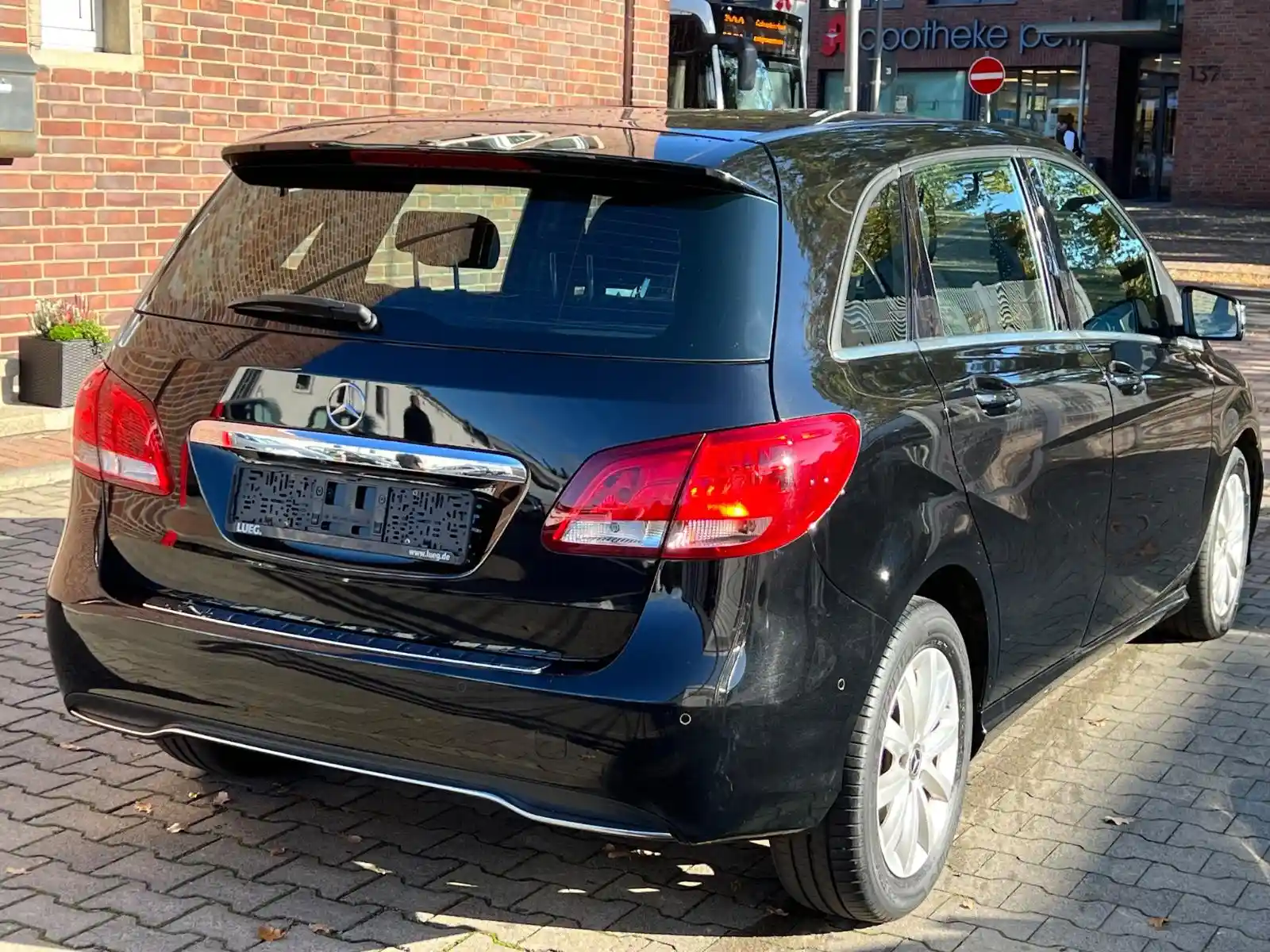 Mercedes-Benz B 180