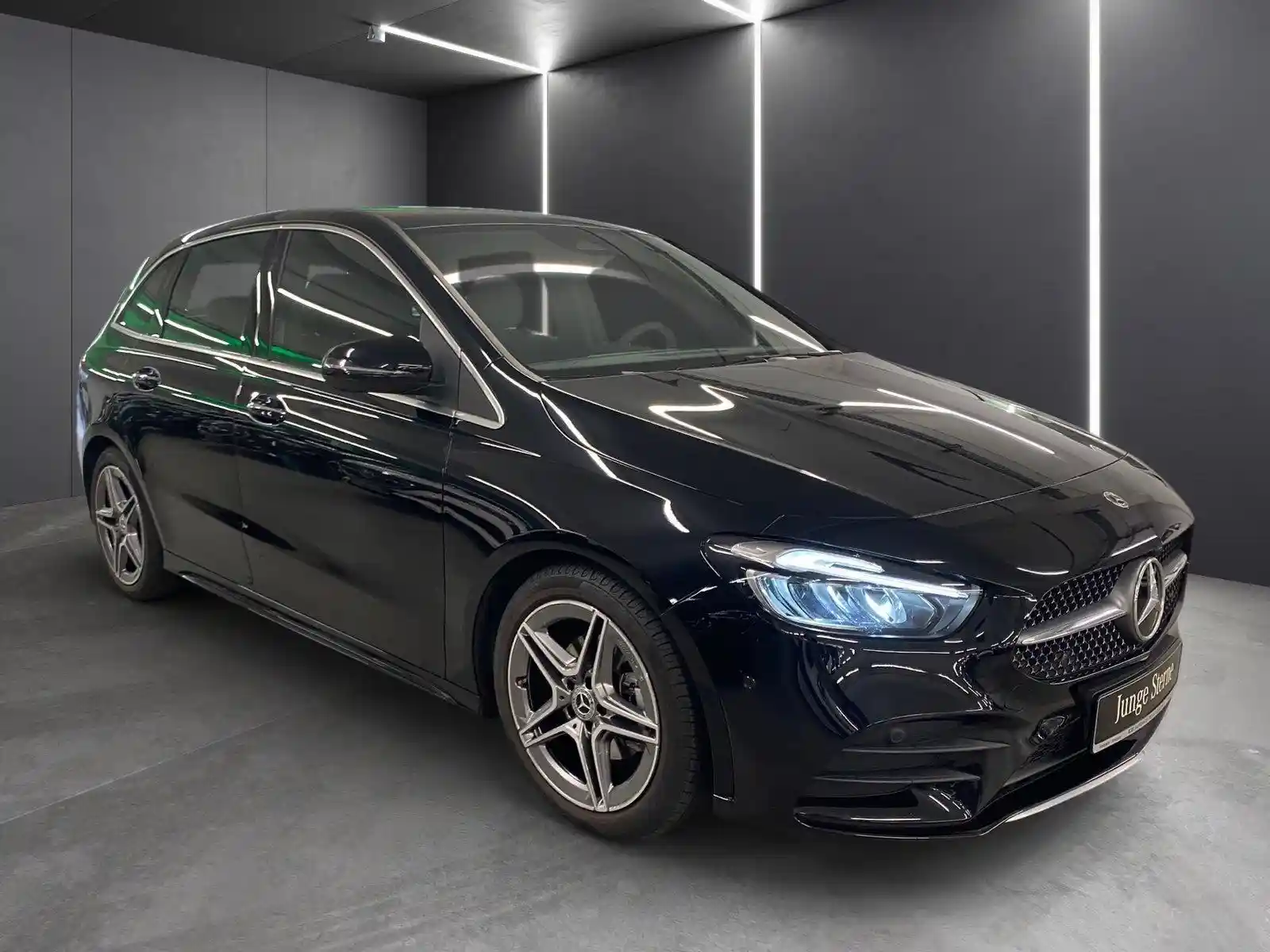 Mercedes-Benz B 200