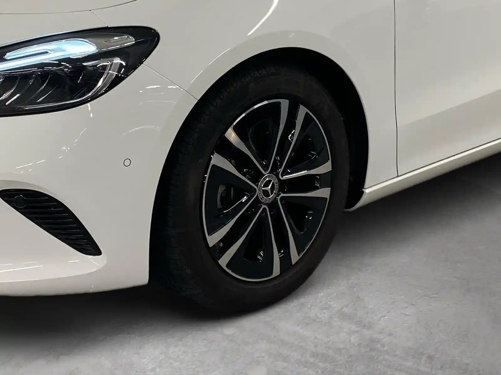 Mercedes-Benz B 200