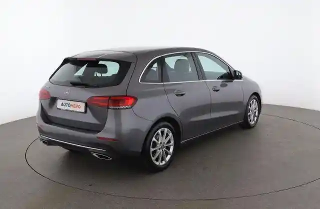 Mercedes-Benz B 180