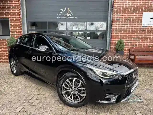 Infiniti Q30