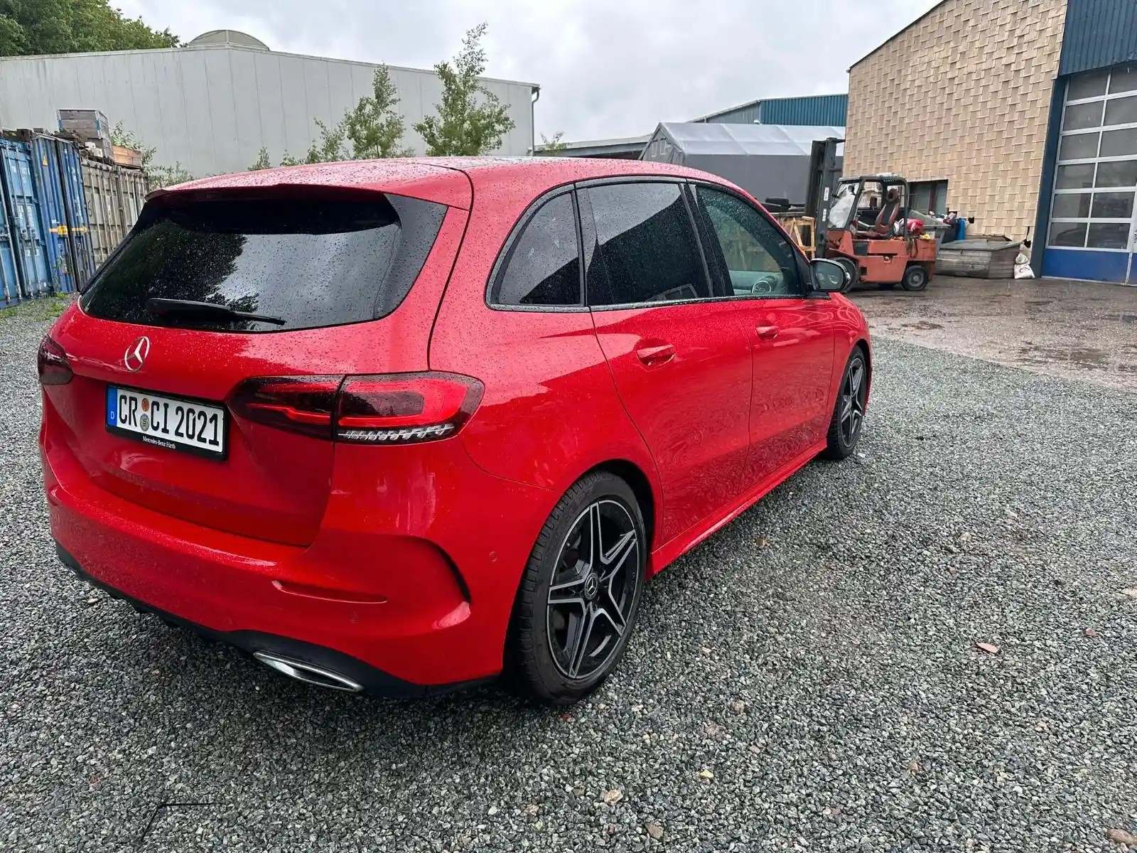 Mercedes-Benz B 180