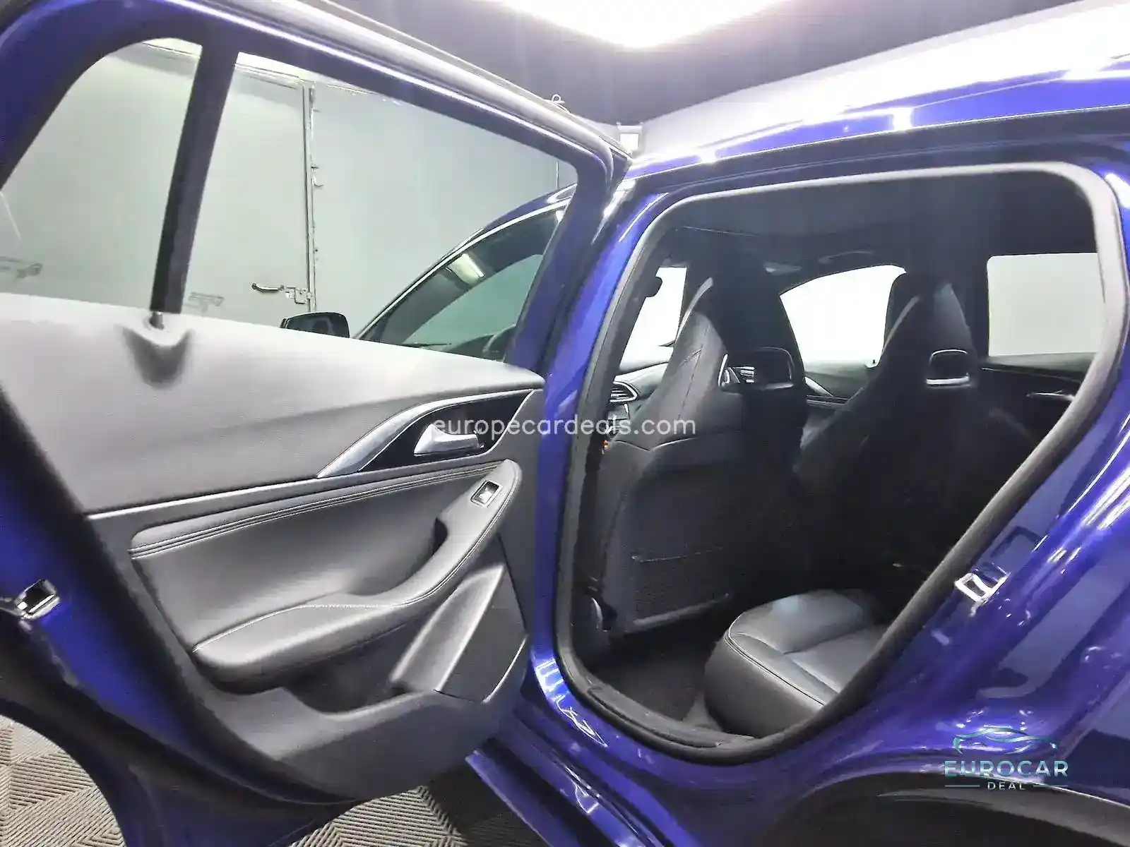 Infiniti Q30