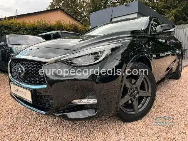 Infiniti Q30