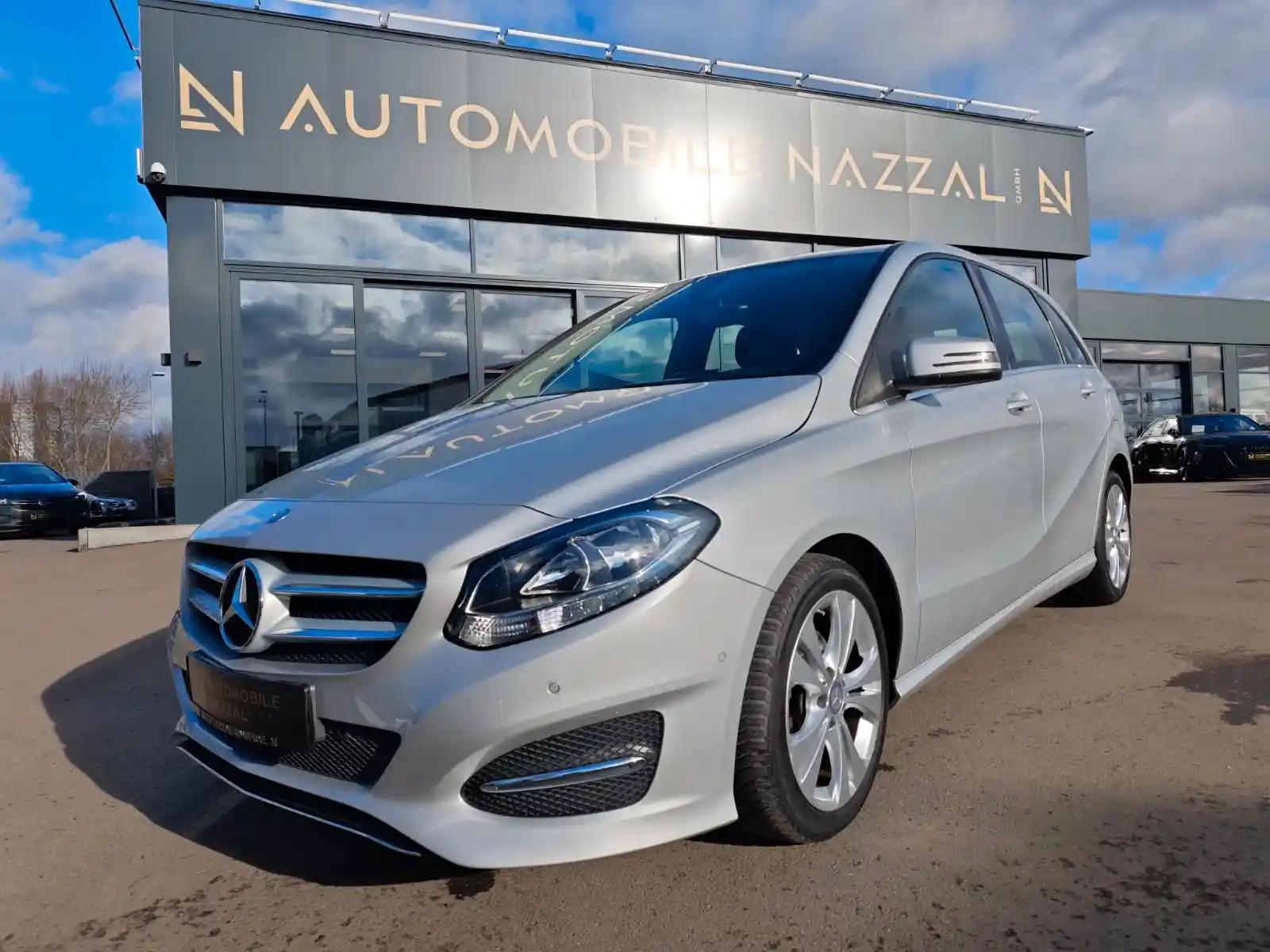 Mercedes-Benz B 180