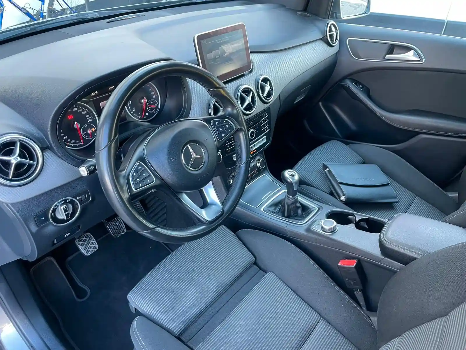Mercedes-Benz B 180