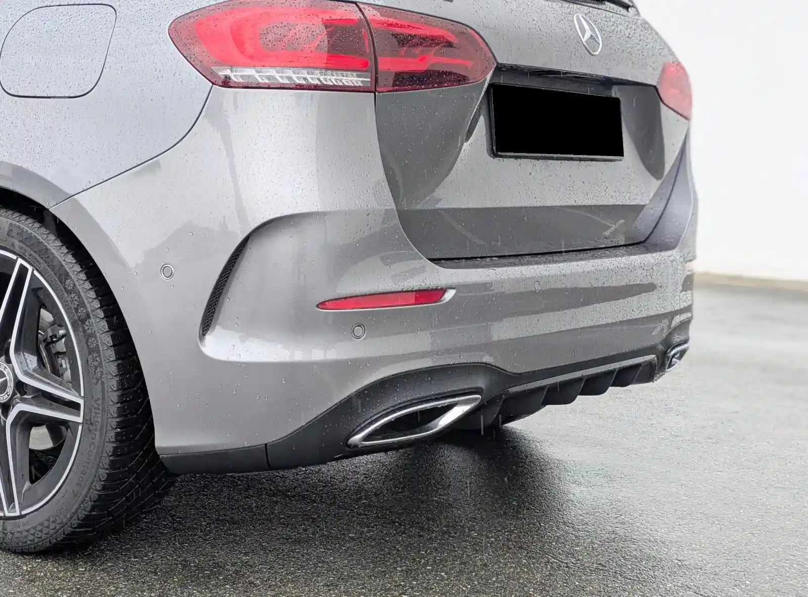 Mercedes-Benz B 180