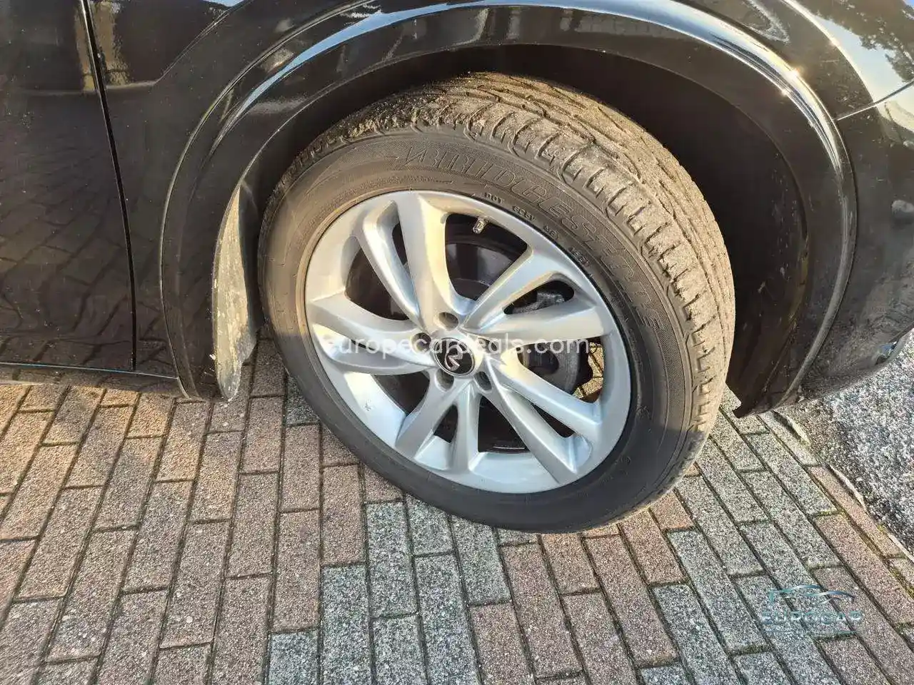 Infiniti Q30