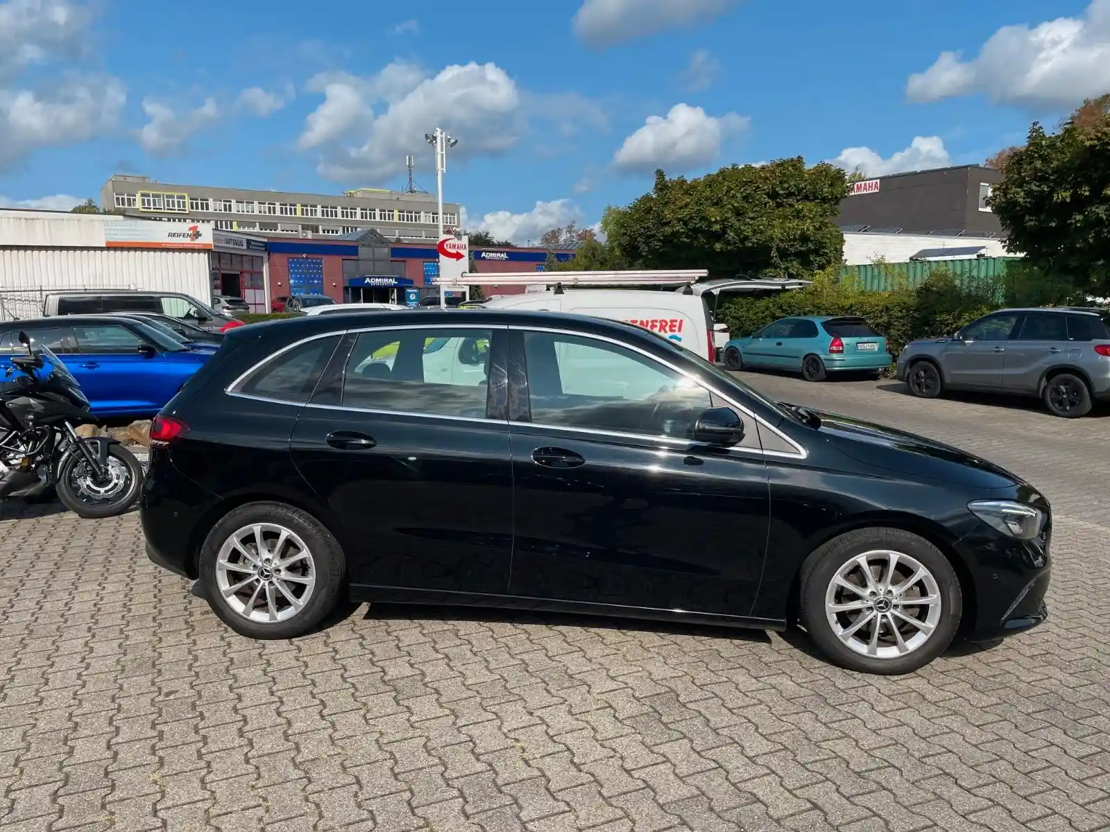 Mercedes-Benz B 180