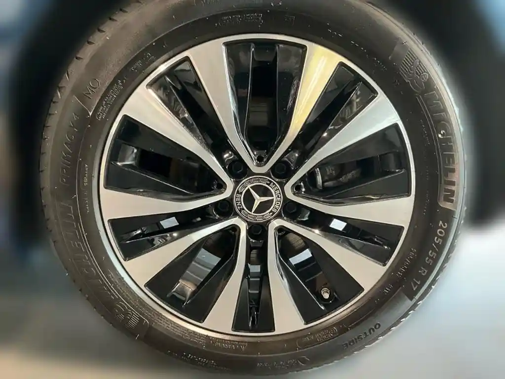 Mercedes-Benz B 220