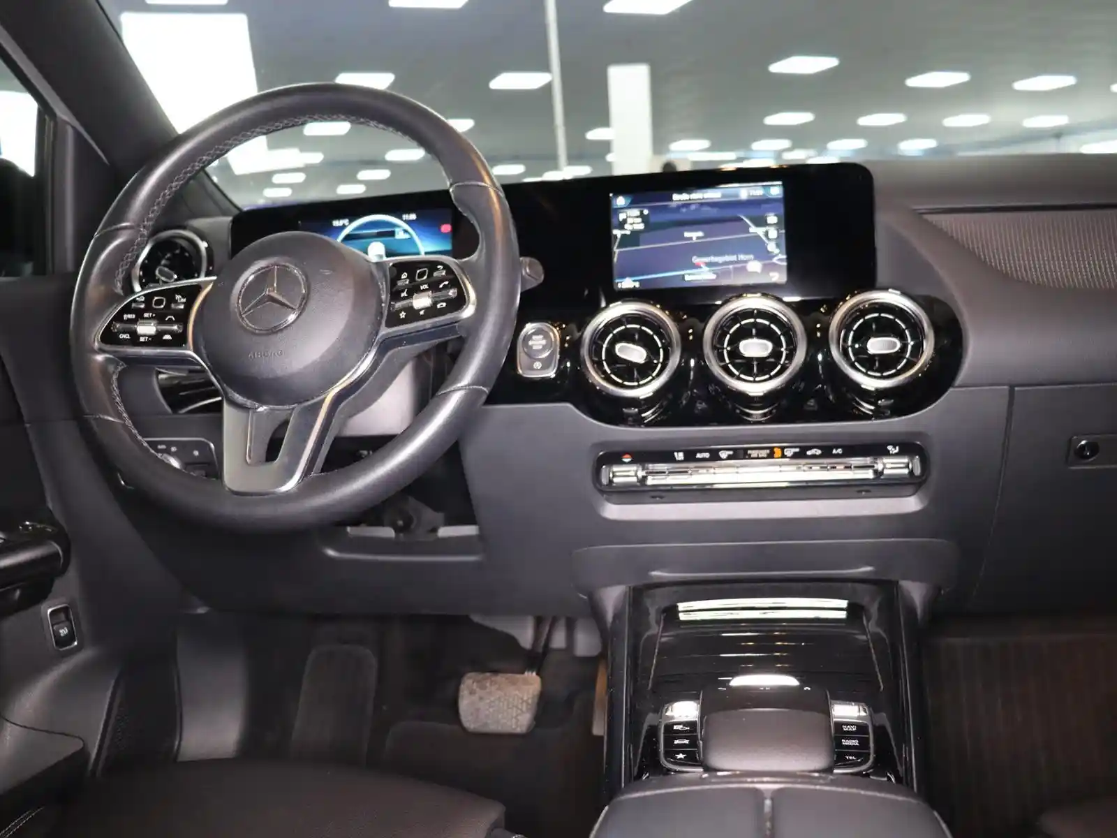 Mercedes-Benz B 180