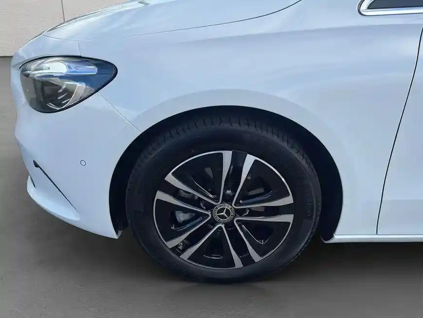 Mercedes-Benz B 200