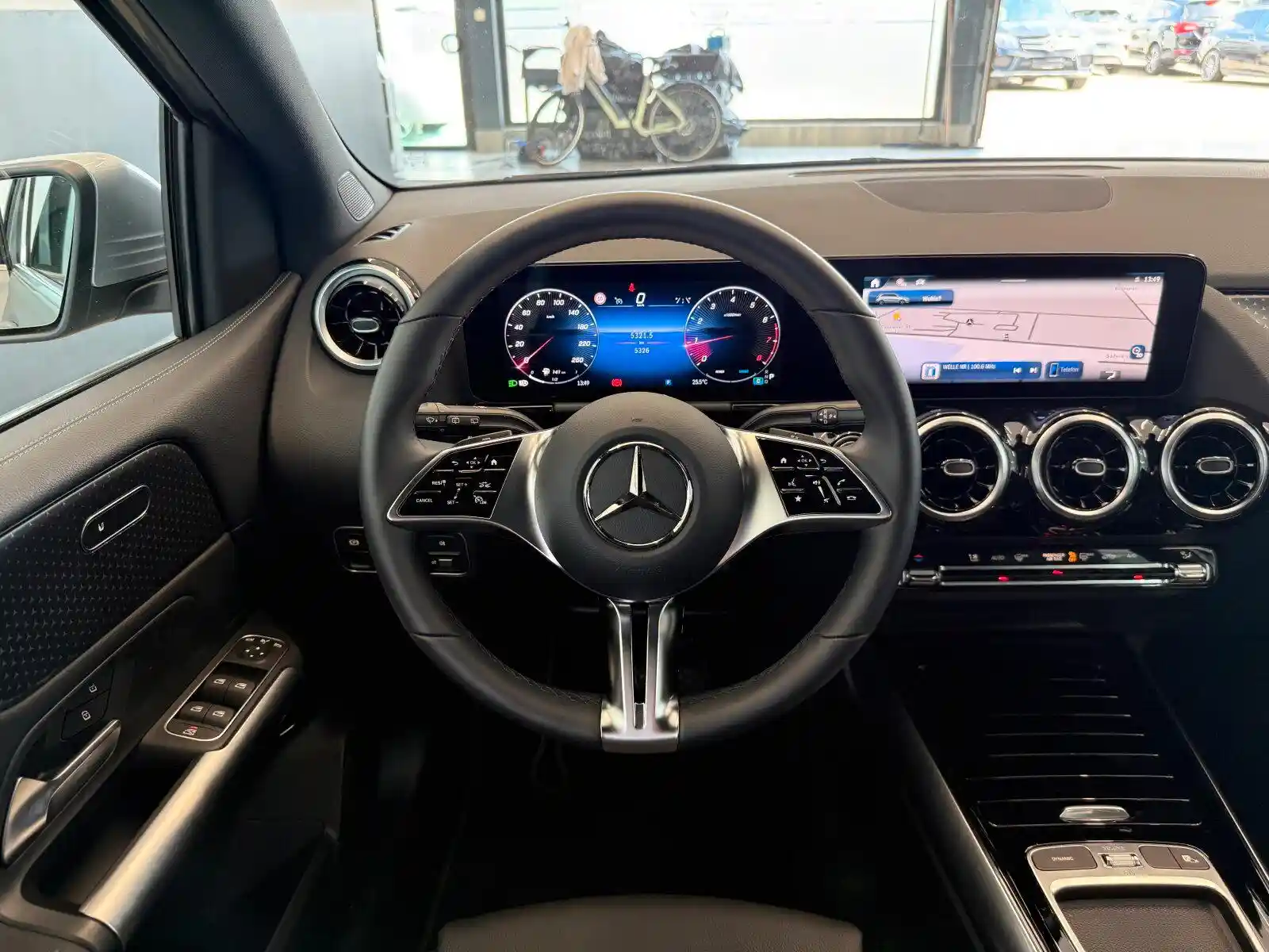 Mercedes-Benz B 180