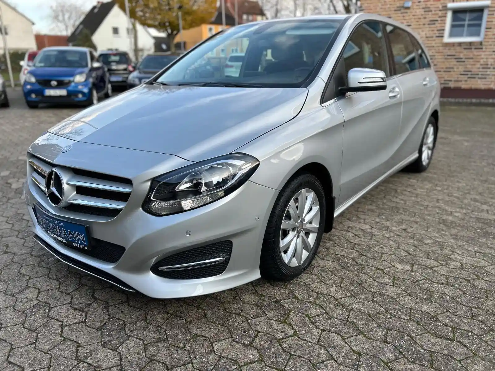 Mercedes-Benz B 180