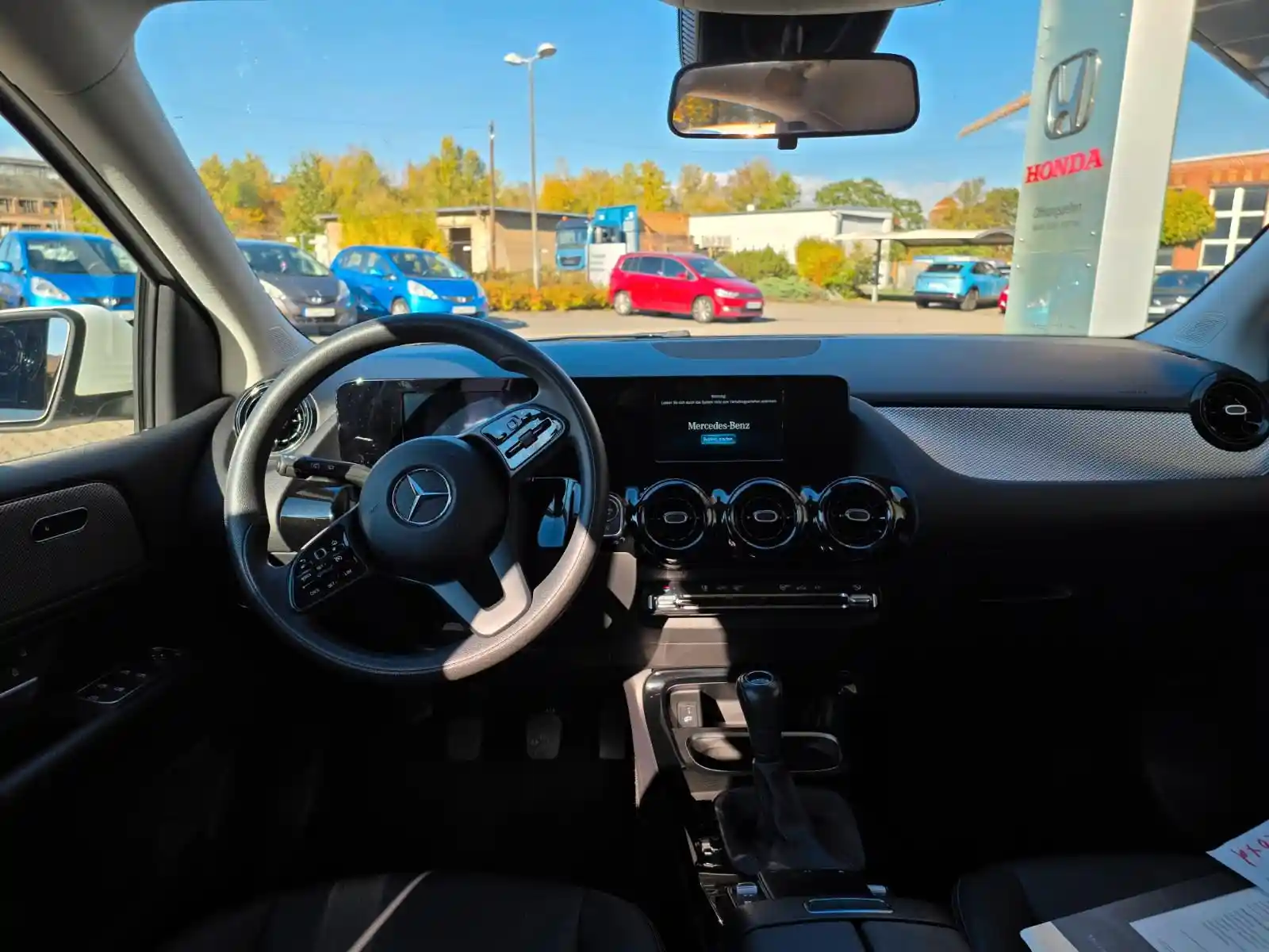 Mercedes-Benz B 180
