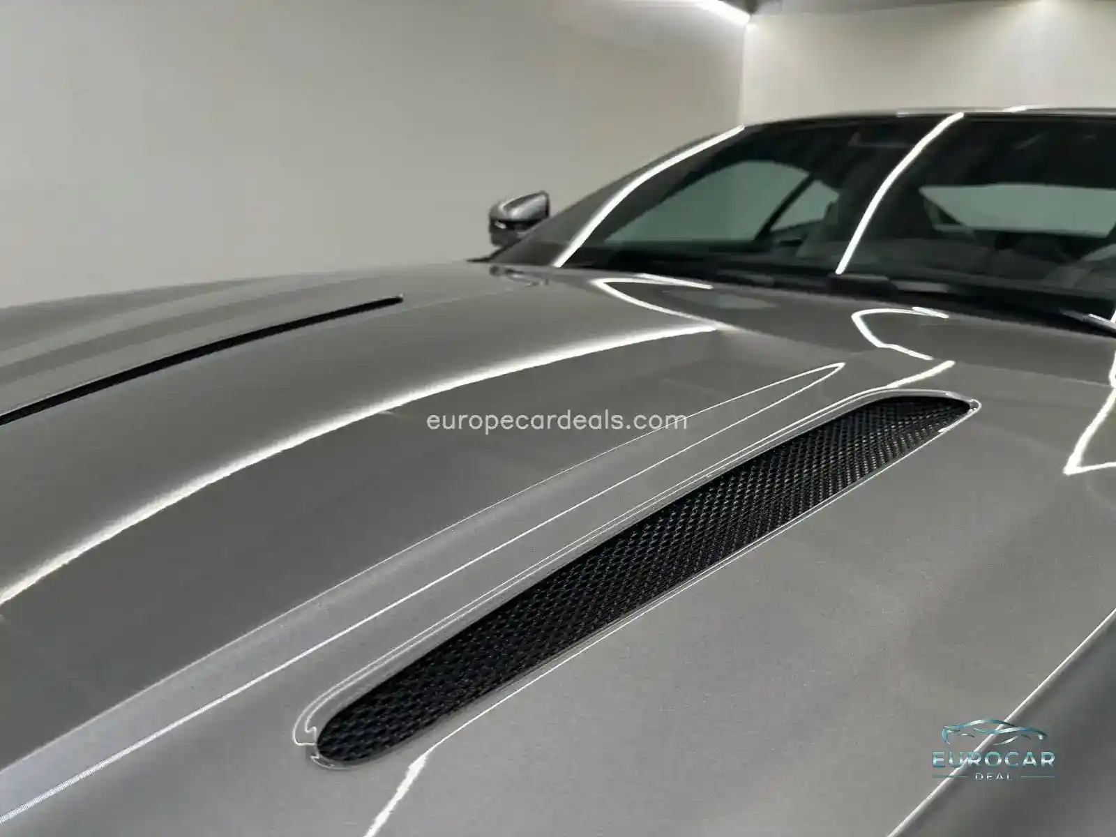 Aston Martin DB12