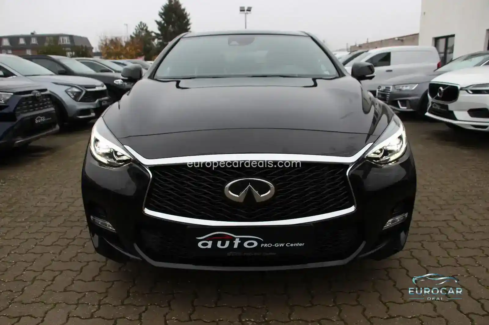 Infiniti Q30