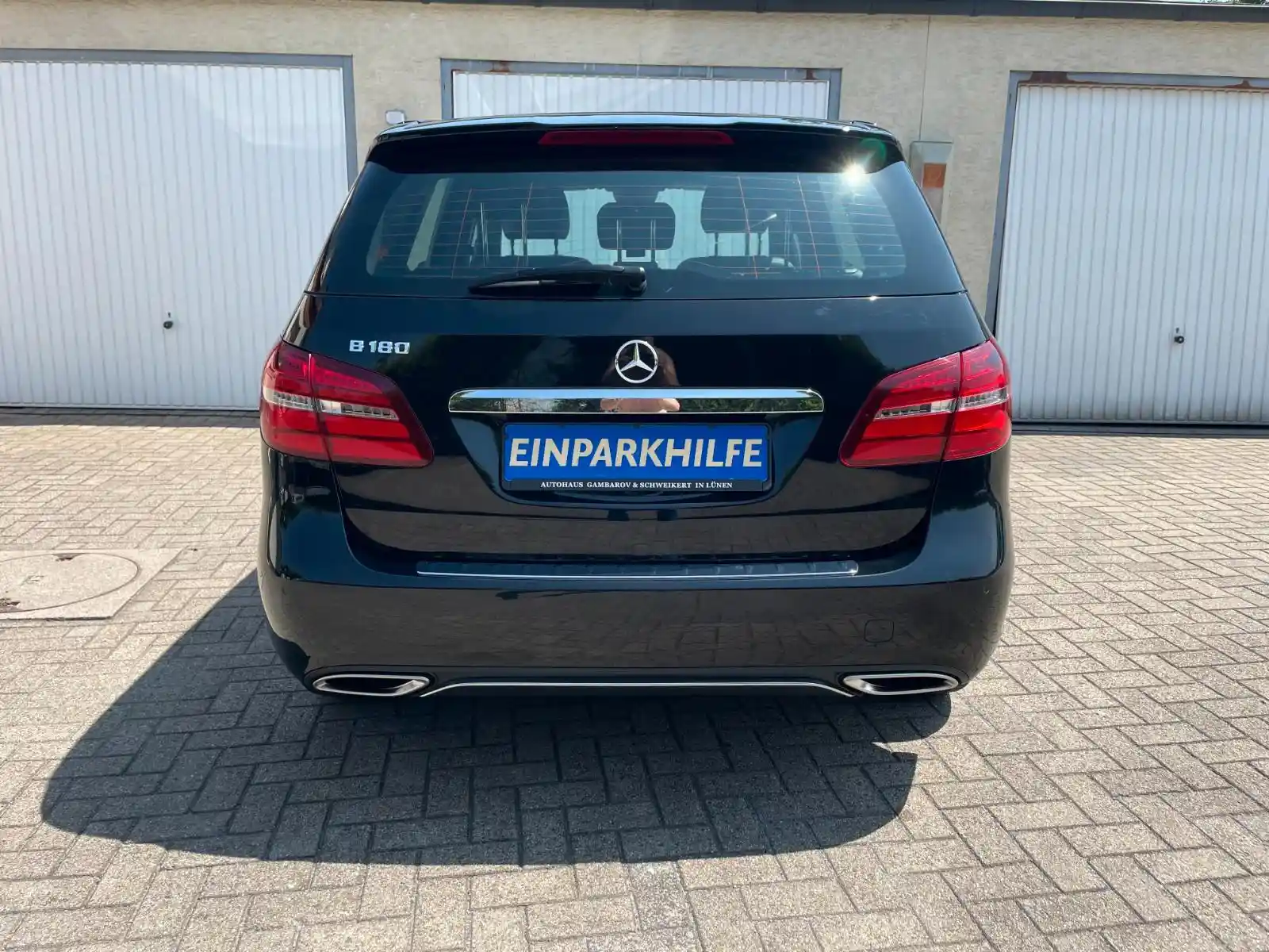 Mercedes-Benz B 180