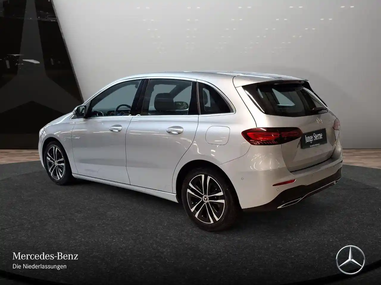 Mercedes-Benz B 180