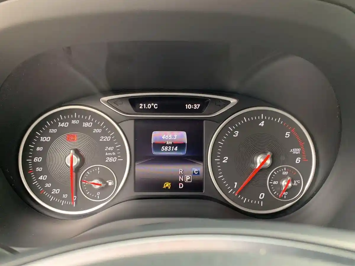 Mercedes-Benz B 180