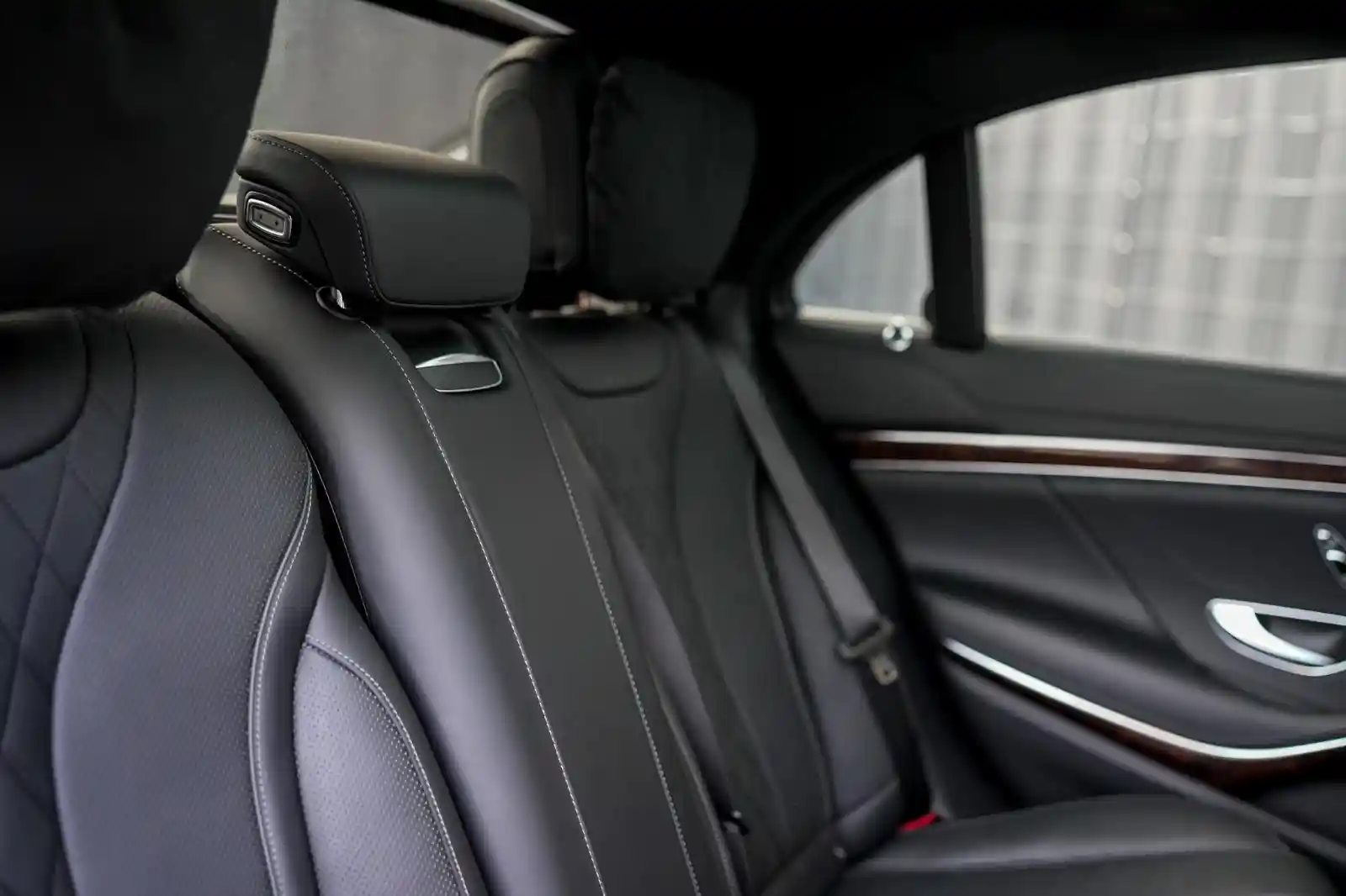 Mercedes-Benz S 560