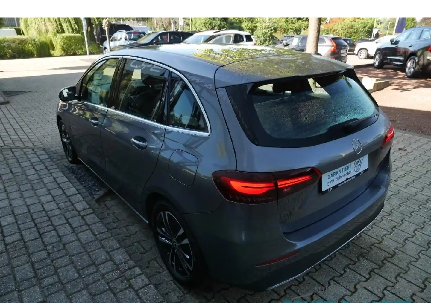 Mercedes-Benz B 180