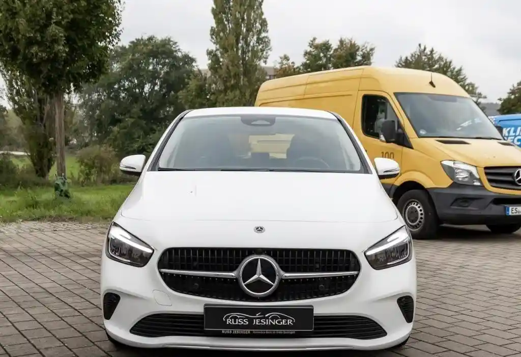 Mercedes-Benz B 180