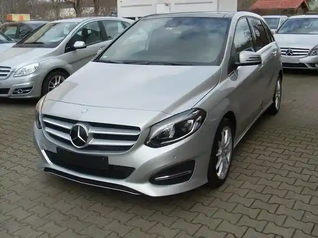 Mercedes-Benz B 220