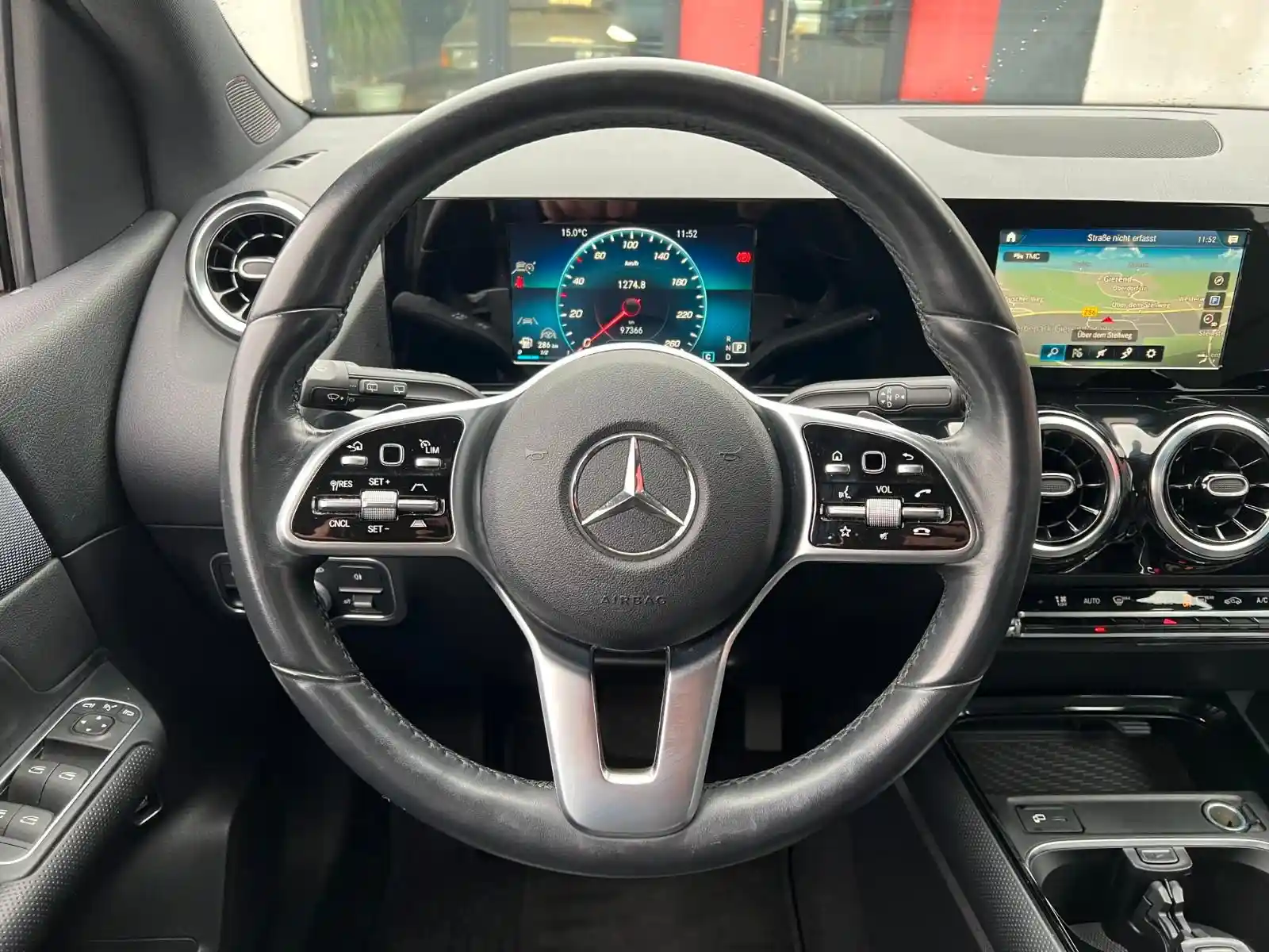 Mercedes-Benz B 180