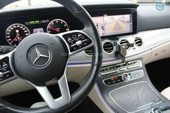 Mercedes-Benz E 300