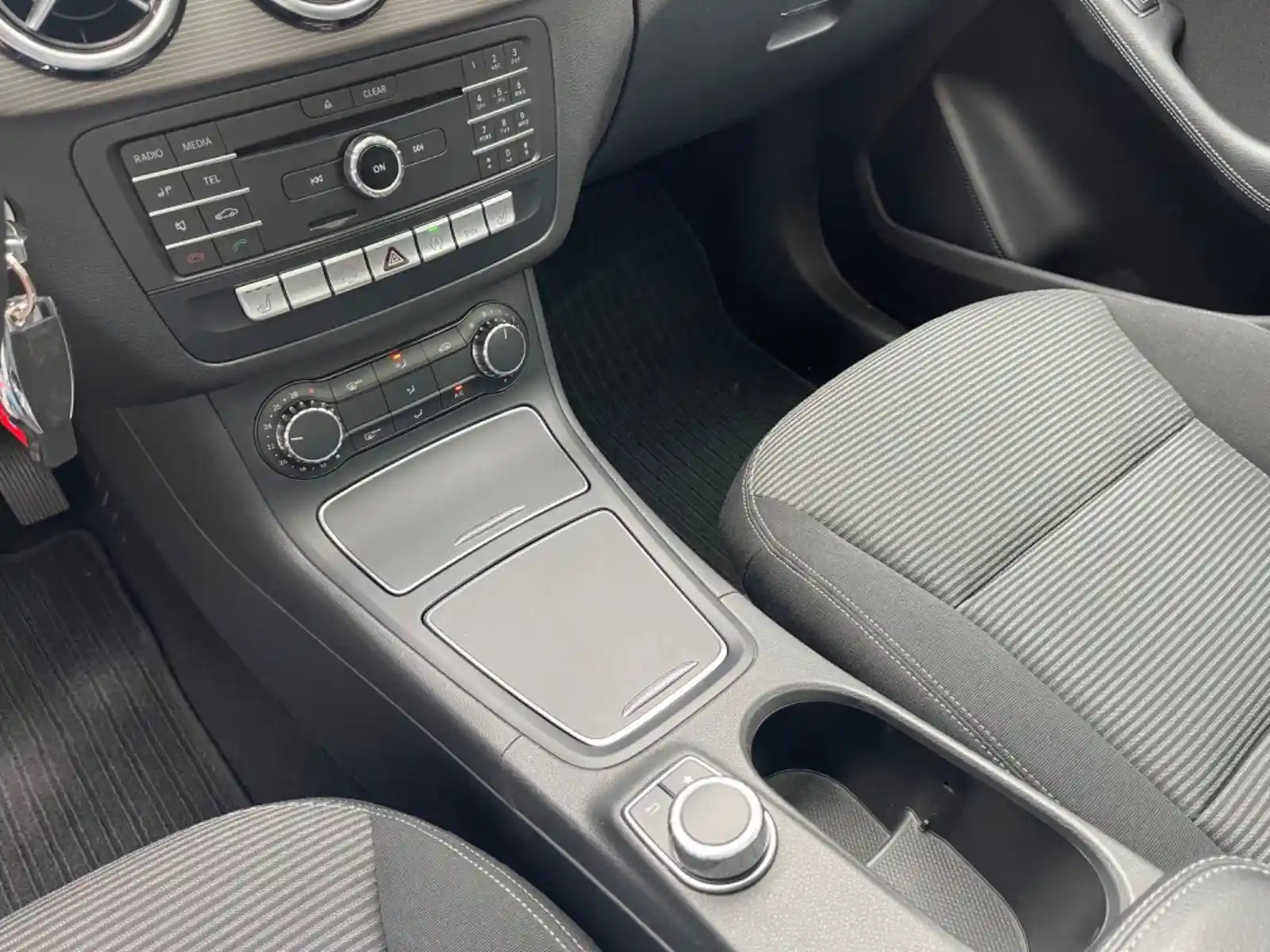 Mercedes-Benz B 220