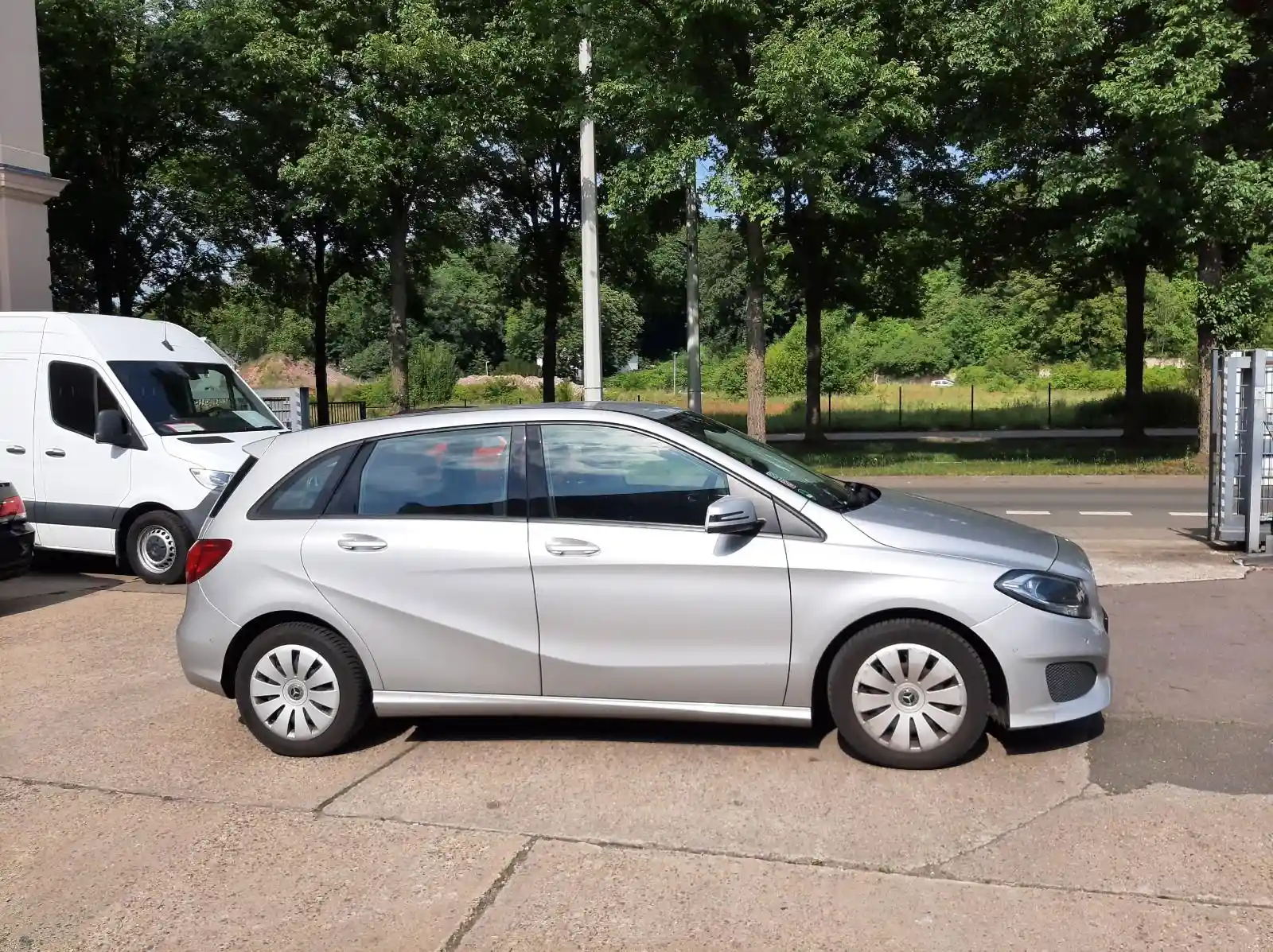 Mercedes-Benz B 180