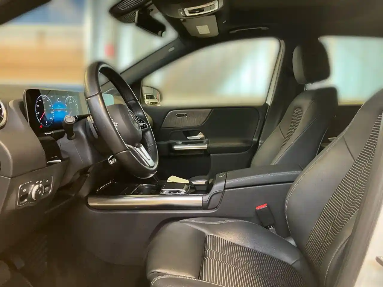 Mercedes-Benz B 180