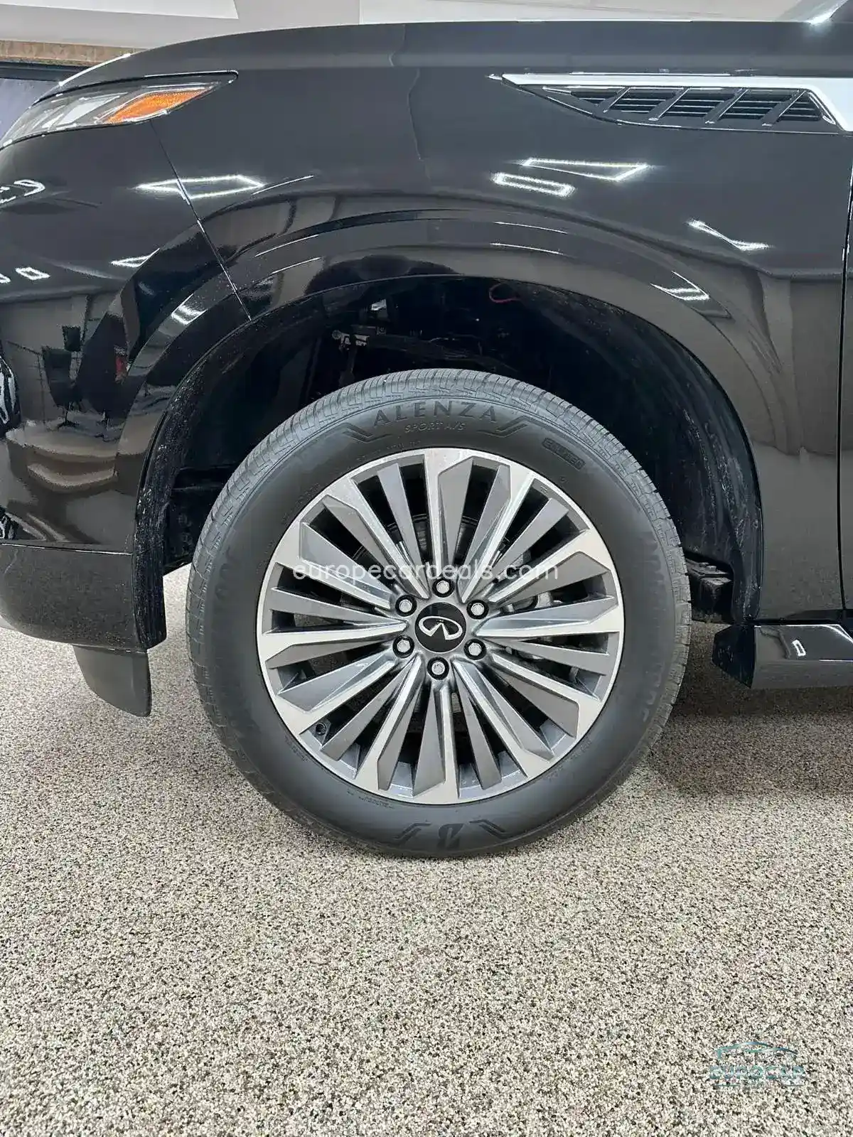 Infiniti QX80