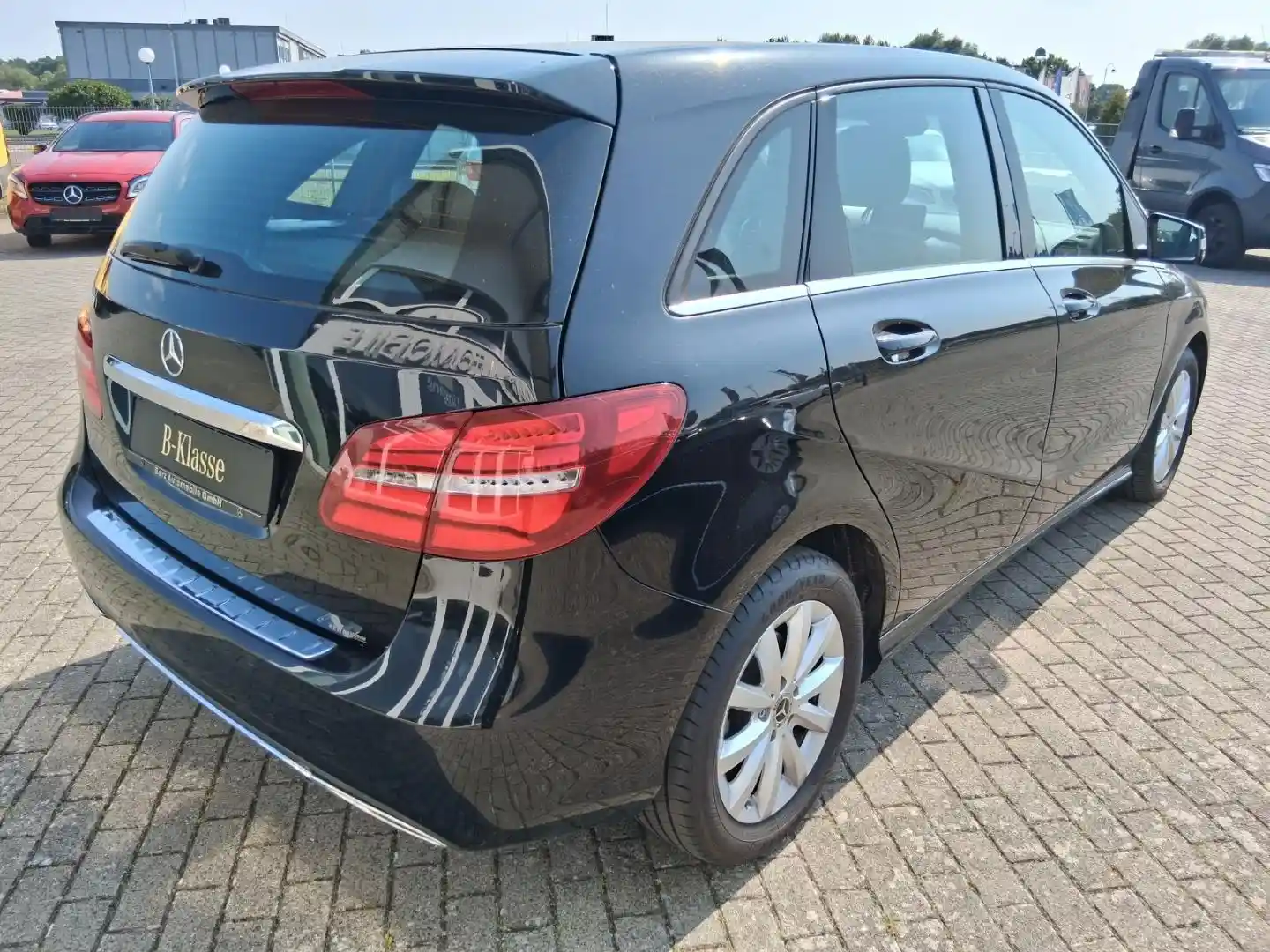 Mercedes-Benz B 180