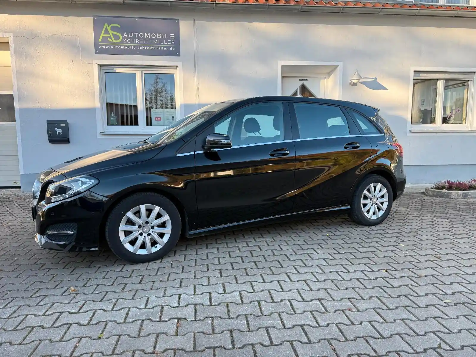 Mercedes-Benz B 180