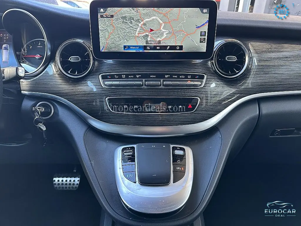 Mercedes-Benz V 220